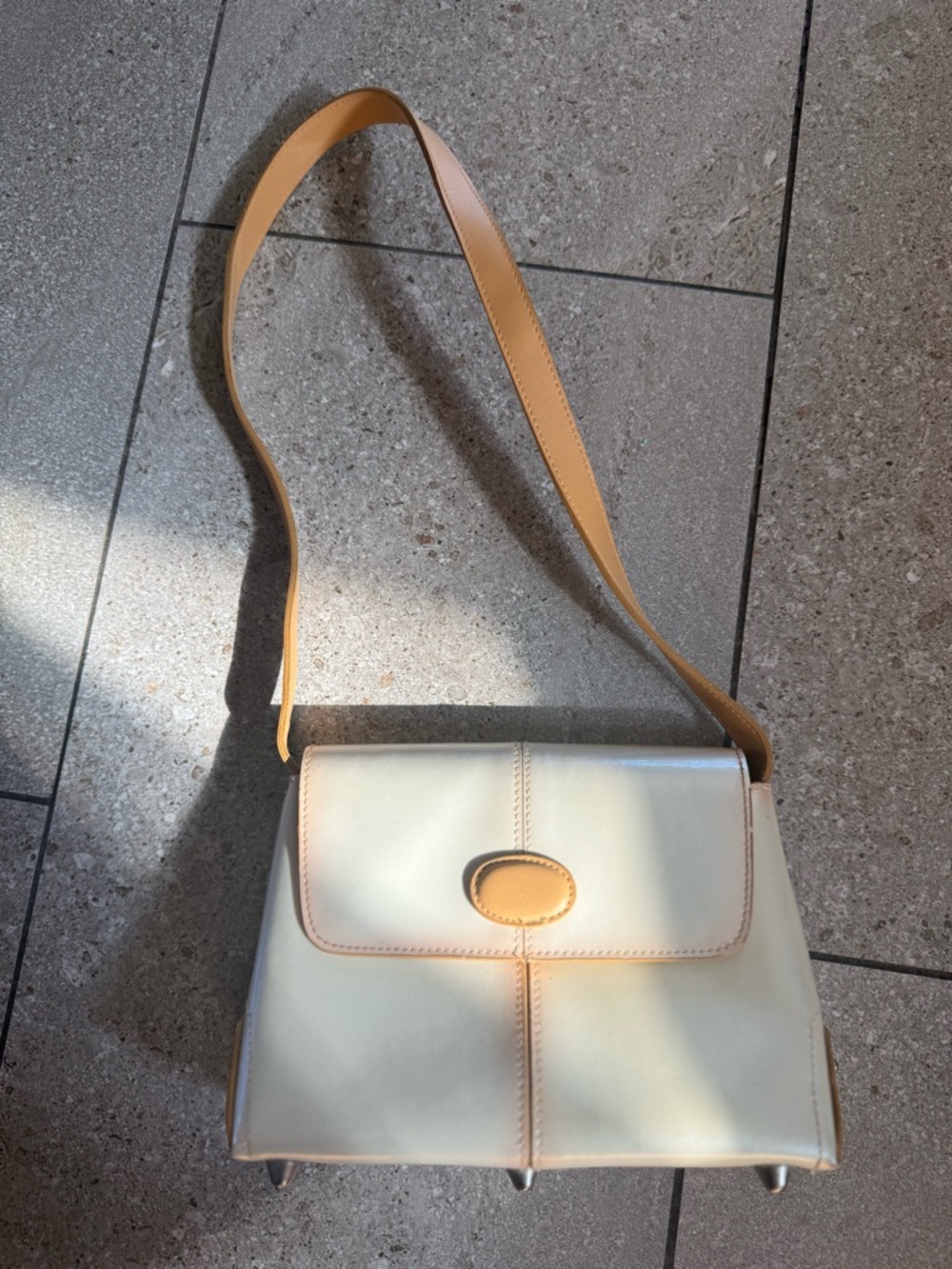 Vintage Leather Shoulder Bag in Cream with Tan Trim